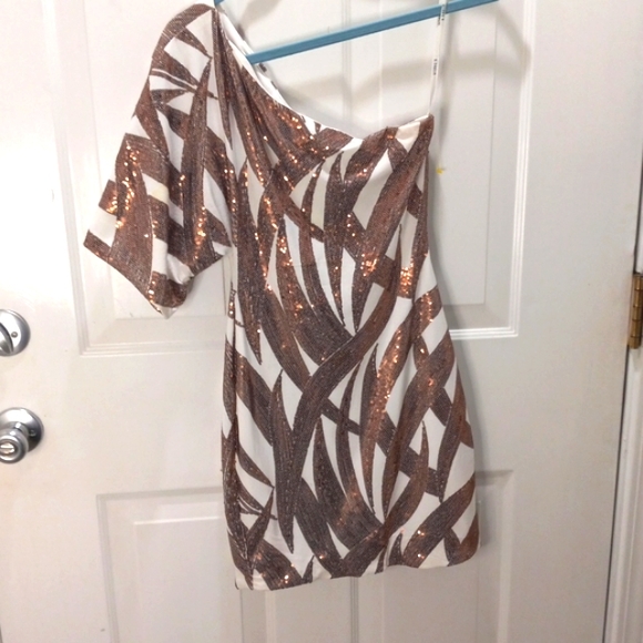 B Darlin Copper Small Sequined, Off The Shoulder Mini Dress Size 1/2 - Picture 2 of 6